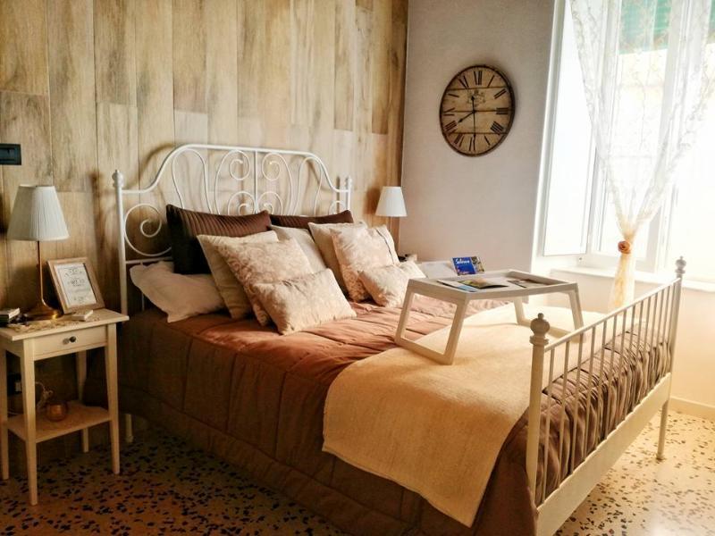 Elegant B&B - Il Vicolo Storico Salerno Luaran gambar