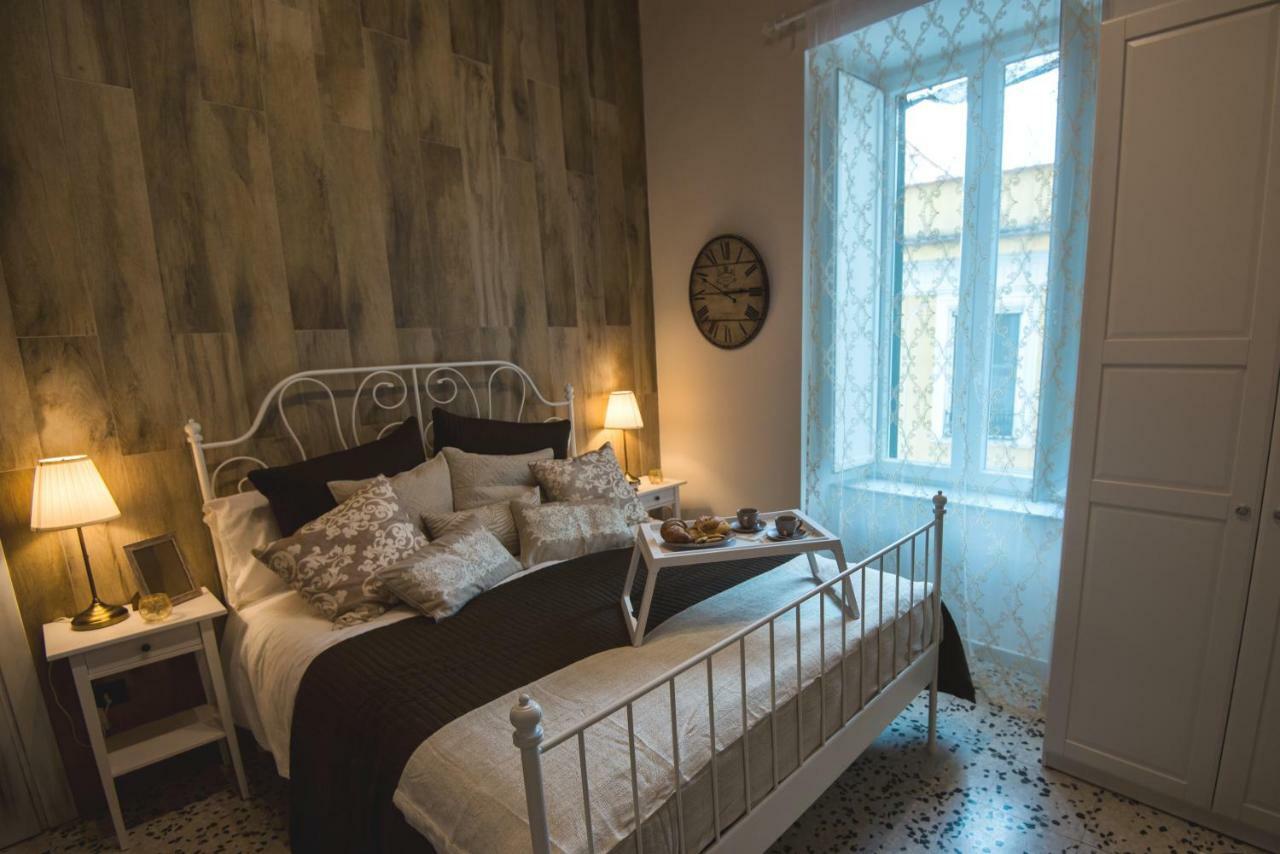 Elegant B&B - Il Vicolo Storico Salerno Luaran gambar