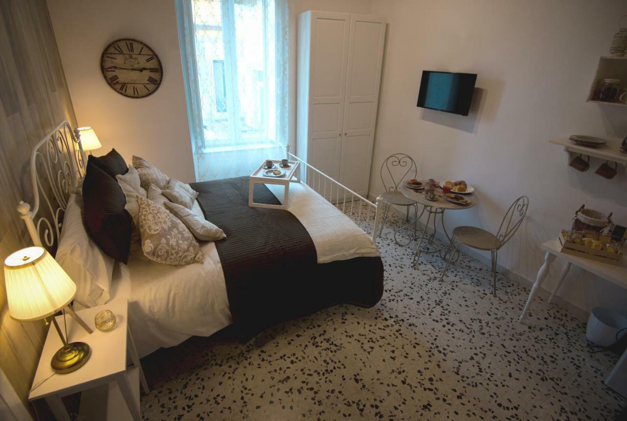 Elegant B&B - Il Vicolo Storico Salerno Luaran gambar