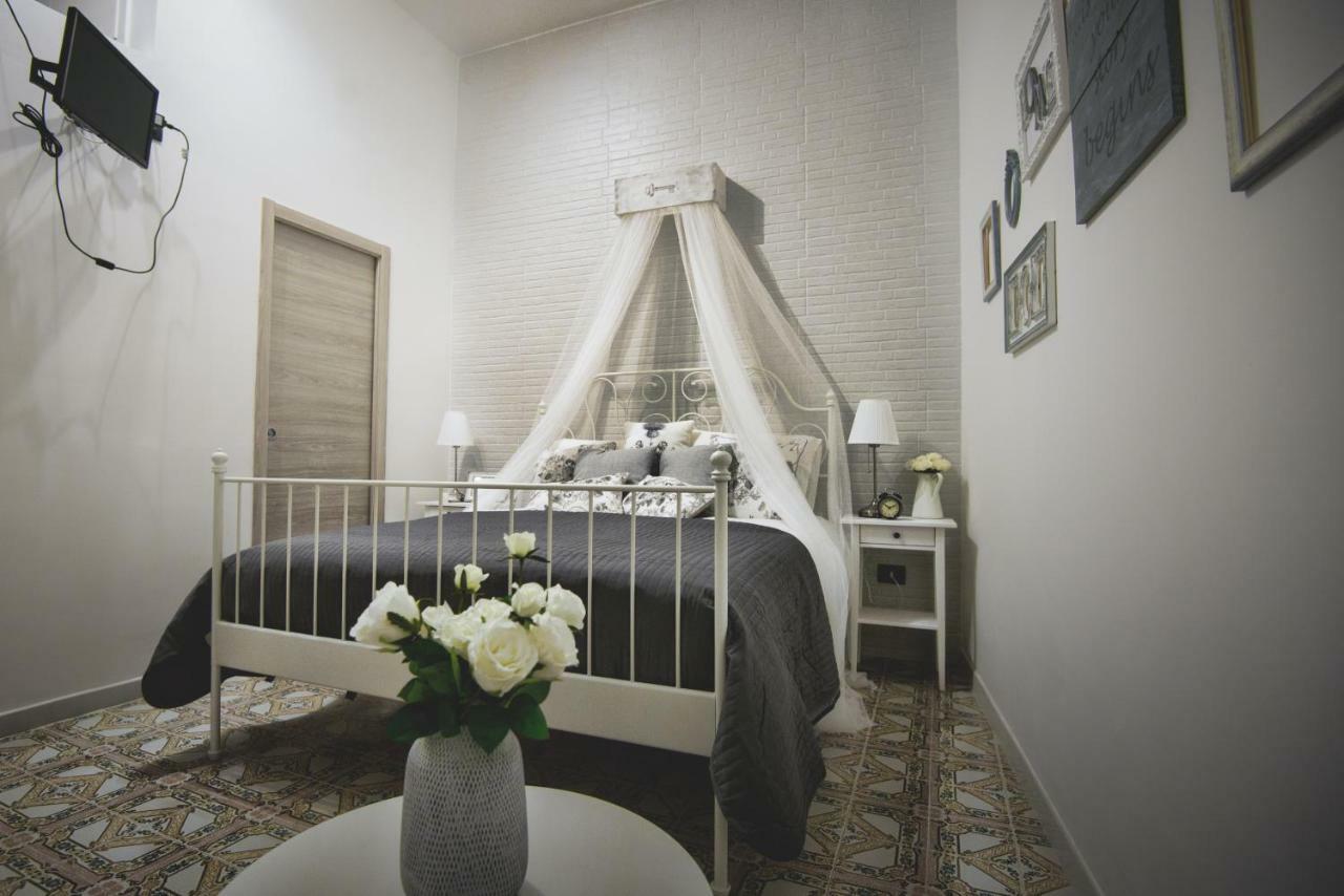 Elegant B&B - Il Vicolo Storico Salerno Luaran gambar