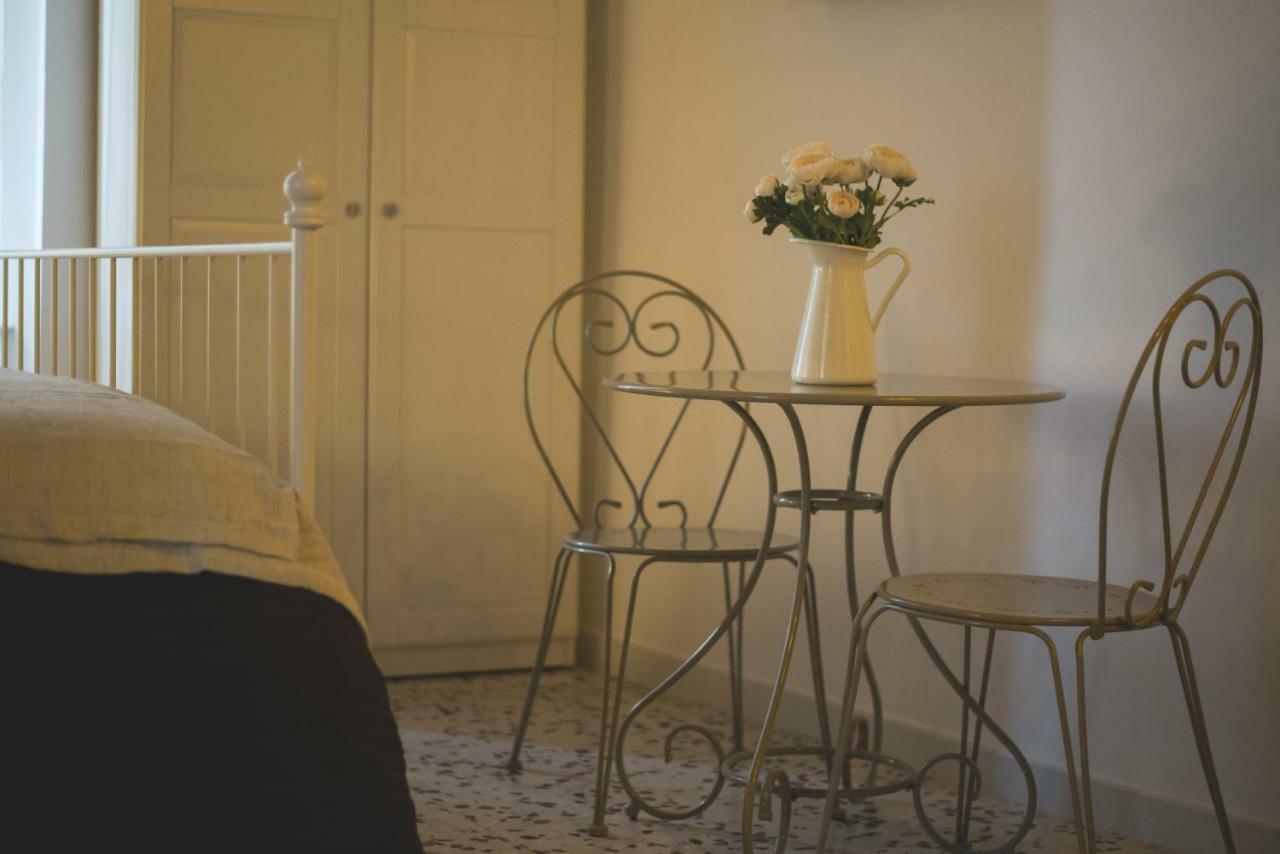 Elegant B&B - Il Vicolo Storico Salerno Luaran gambar