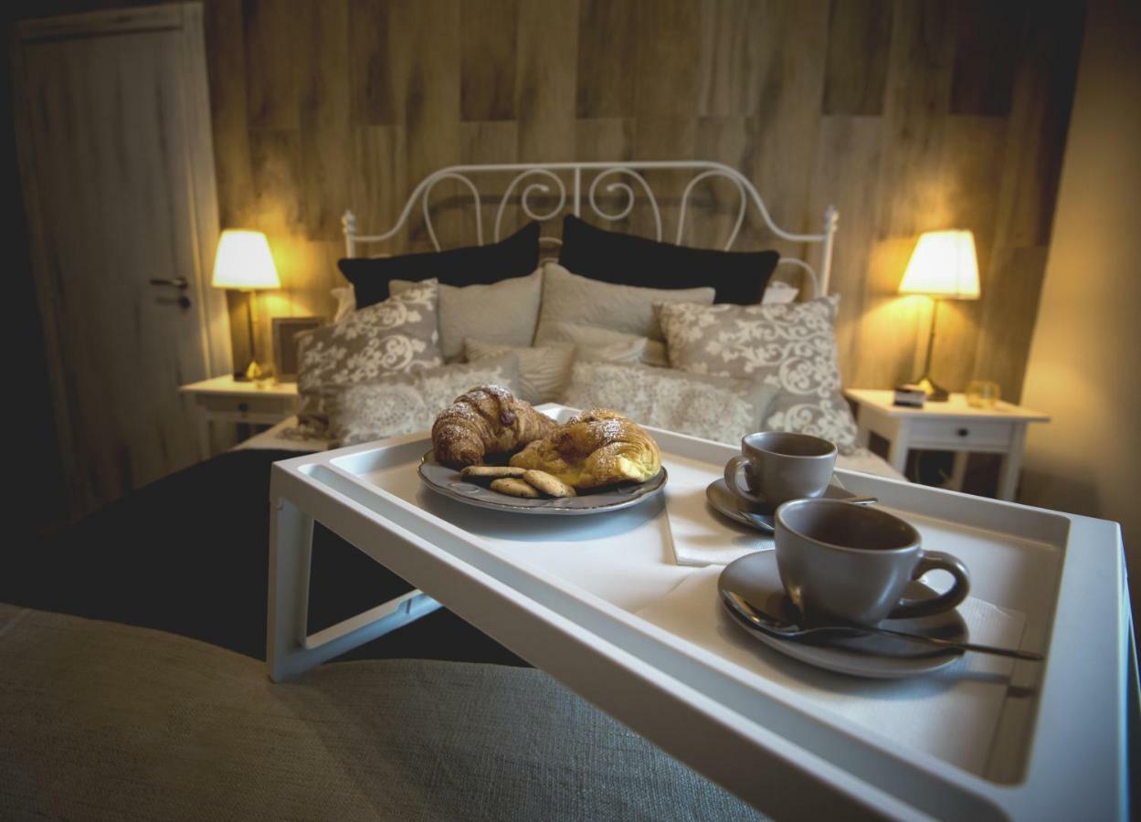 Elegant B&B - Il Vicolo Storico Salerno Luaran gambar