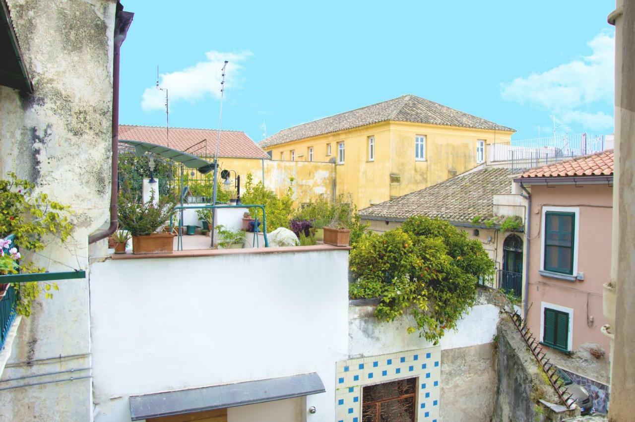 Elegant B&B - Il Vicolo Storico Salerno Luaran gambar