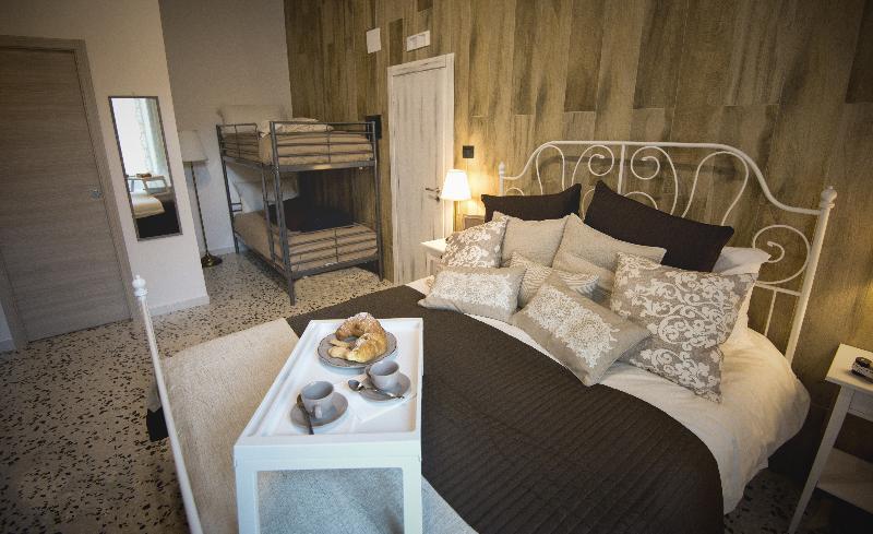 Elegant B&B - Il Vicolo Storico Salerno Luaran gambar
